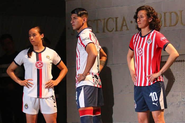 Chivas presenta su playera para la temporada 2018-2019